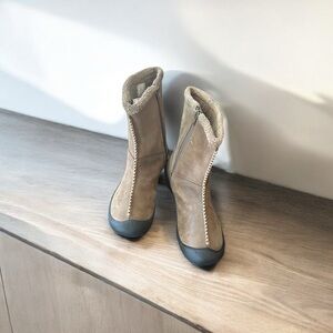 Keen Tan and Brown 8M